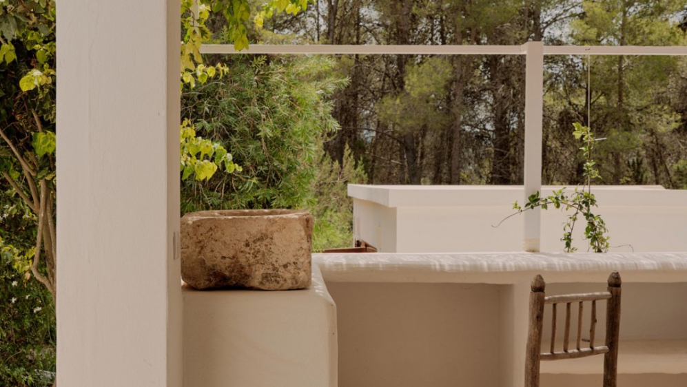 Fully renovated finca-style villa with separate guesthouse and stunning views