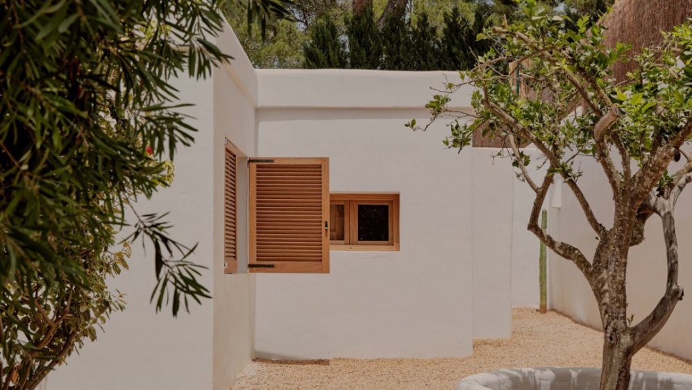 Fully renovated finca-style villa with separate guesthouse and stunning views