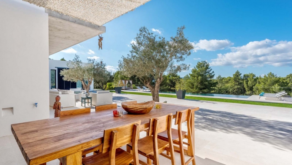 Contemporary luxury villa on large plot close to Ibiza town