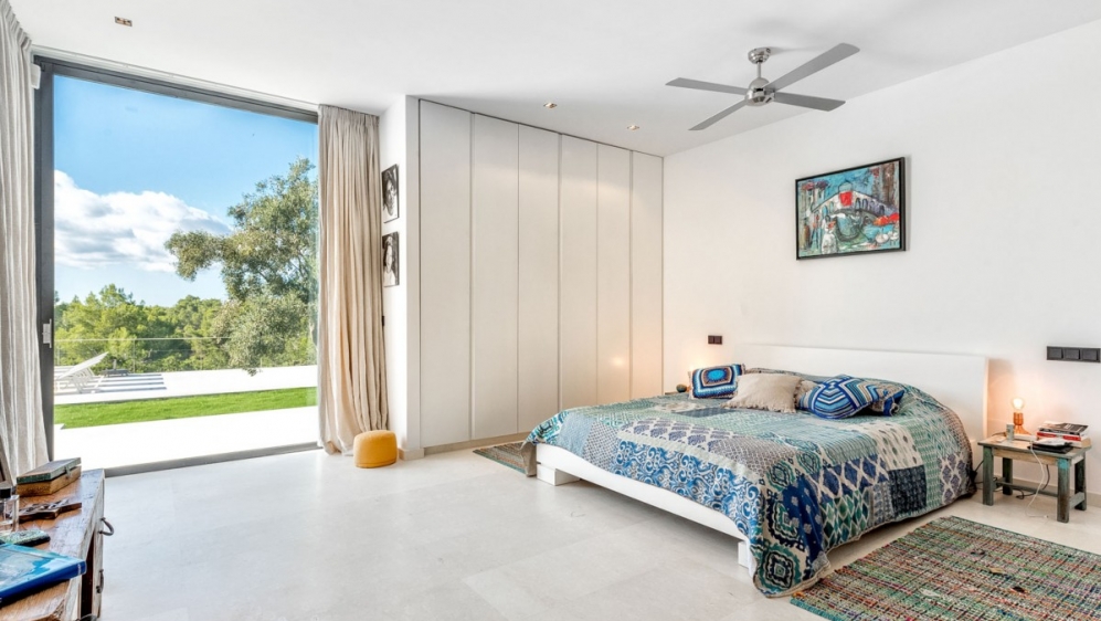 Contemporary luxury villa on large plot close to Ibiza town