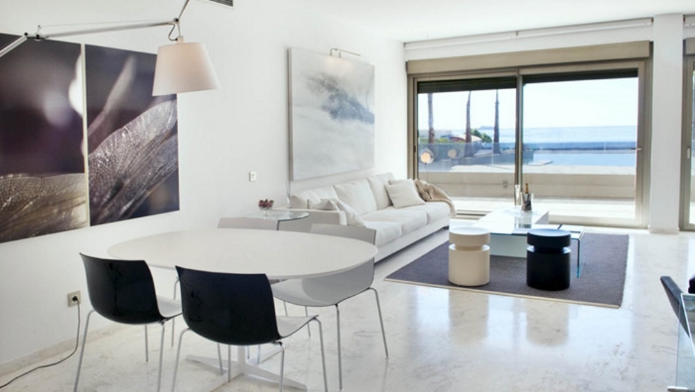 Beautiful seafront apartment in Playa d'en Bossa