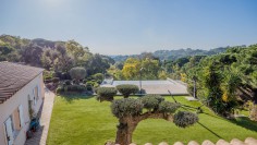 Fantastic family villa with full privacy and guest apartment close to the beach