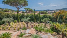 Stunning Modern Villa with Sea Views, Steps Away from the Center and Beach