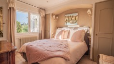 Lovely property offering amazing sea views at walking distance from the beach