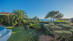 Lovely property offering amazing sea views at walking distance from the beach