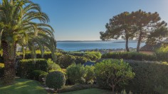 Lovely property offering amazing sea views at walking distance from the beach