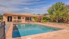 Fully renovated stylish Provencal villa full of charm in amazing location