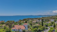 Stylish fully renovated modern villa with panoramic views over the Bay of Saint-Tropez