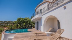 Stylish fully renovated modern villa with panoramic views over the Bay of Saint-Tropez
