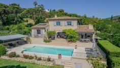 Karaktervolle villa op toplocatie met schitterend zeezicht en enorm potentieel - BUITENKANS!!!