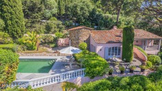 Characterful Provençal villa in coveted Semaphore, with sea views and endless potential