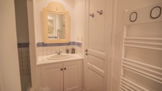 Charming Provençal home in a secure domain near the beach for interesting price