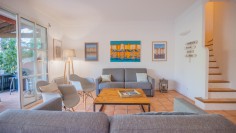 Charming Provençal home in a secure domain near the beach for interesting price