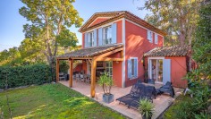 Charming Provençal home in a secure domain near the beach for interesting price