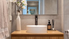 Modern en stijlvol Ibiza appartement in luxe complex aan zee voor interessante prijs!