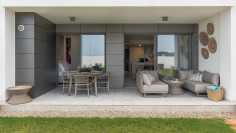 Modern en stijlvol Ibiza appartement in luxe complex aan zee voor interessante prijs!