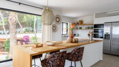 Schitterende Ibiza stijl villa met spectaculair zeezicht in Es Cubells