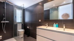 Stijlvol appartement met zeer groot terras en zeeicht in het hart van Talamanca
