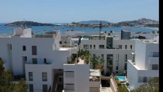 Stijlvol appartement met zeer groot terras en zeeicht in het hart van Talamanca