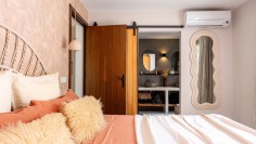 Schitterende volledig gerenoveerde Ibiza stijl villa met apart gastenverblijf op loopafstand van het strand