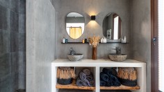 Schitterende volledig gerenoveerde Ibiza stijl villa met apart gastenverblijf op loopafstand van het strand