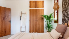 Schitterende volledig gerenoveerde Ibiza stijl villa met apart gastenverblijf op loopafstand van het strand