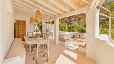 Fully renovated finca-style villa with separate guesthouse and stunning views