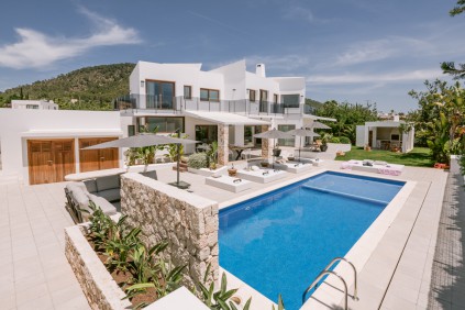 Luxury modern villa with lots of Privacy and Comfort, Close to the Beach and Ibiza Town