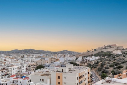 Charming 3-Bedroom Apartment in Los Molinos with Spectacular Dalt Vila Views