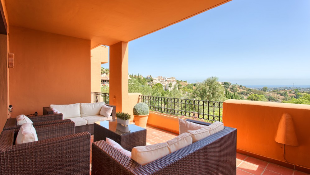 Very spacious and elegant apartment with stunning views