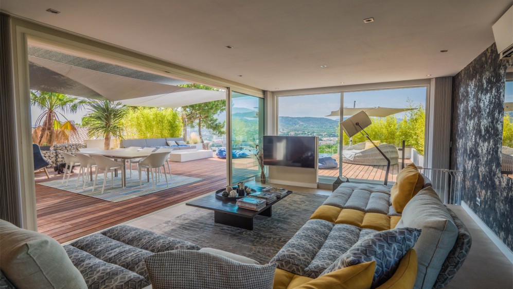 Luxurious contemporary villa within walking distance to the sea and centre of Sainte Maxime
