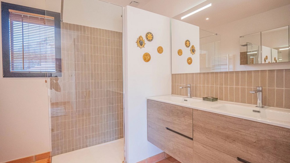 Fully renovated stylish Provencal villa full of charm in amazing location
