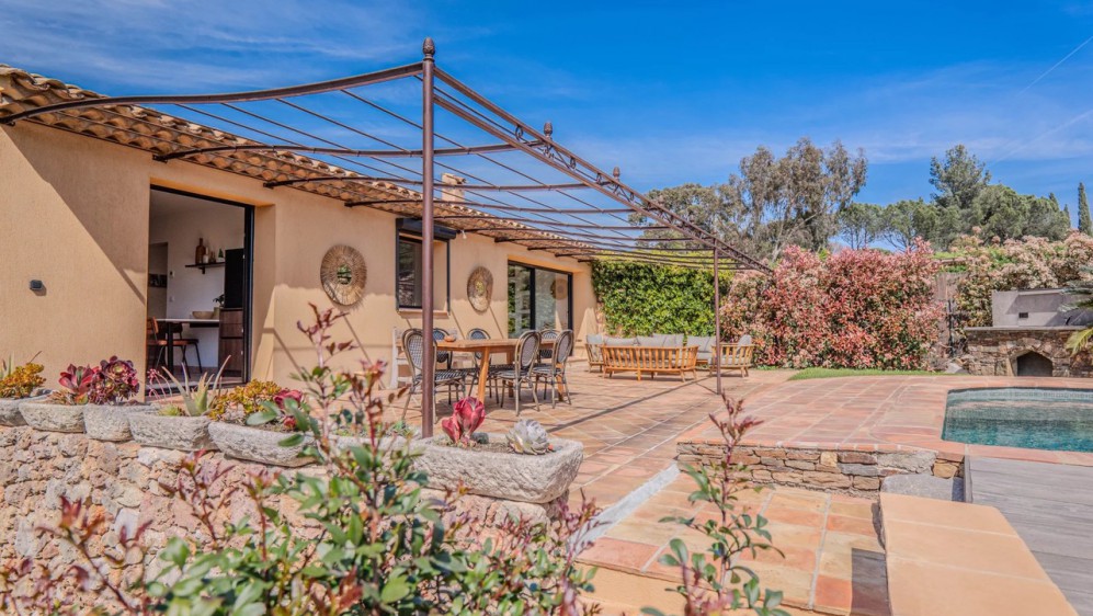 Fully renovated stylish Provencal villa full of charm in amazing location