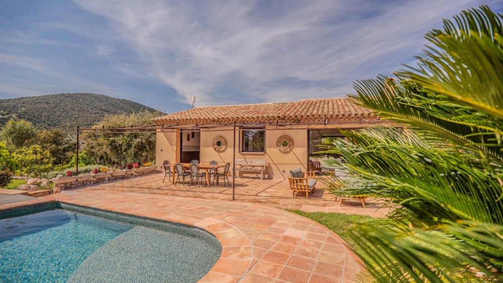 Fully renovated stylish Provencal villa full of charm in amazing location