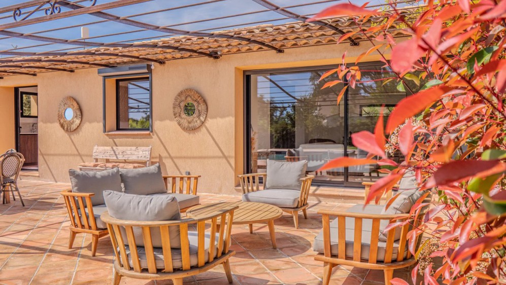 Fully renovated stylish Provencal villa full of charm in amazing location