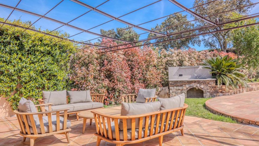 Fully renovated stylish Provencal villa full of charm in amazing location