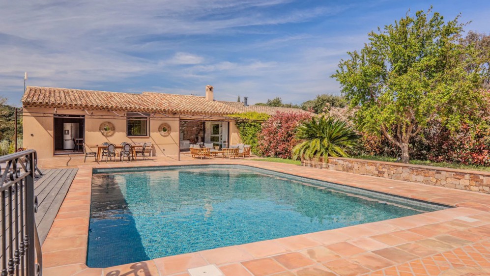 Fully renovated stylish Provencal villa full of charm in amazing location