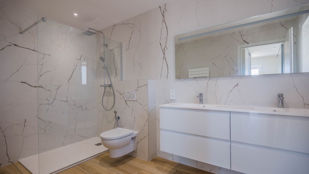 Stylish fully renovated modern villa with panoramic views over the Bay of Saint-Tropez