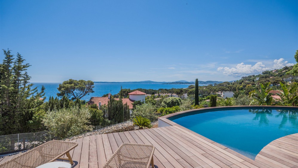 Volledig gerenoveerde villa met spectaculair uitzicht op de baai van Saint-Tropez