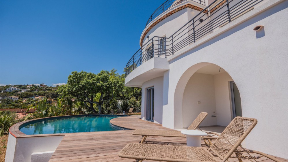 Stylish fully renovated modern villa with panoramic views over the Bay of Saint-Tropez