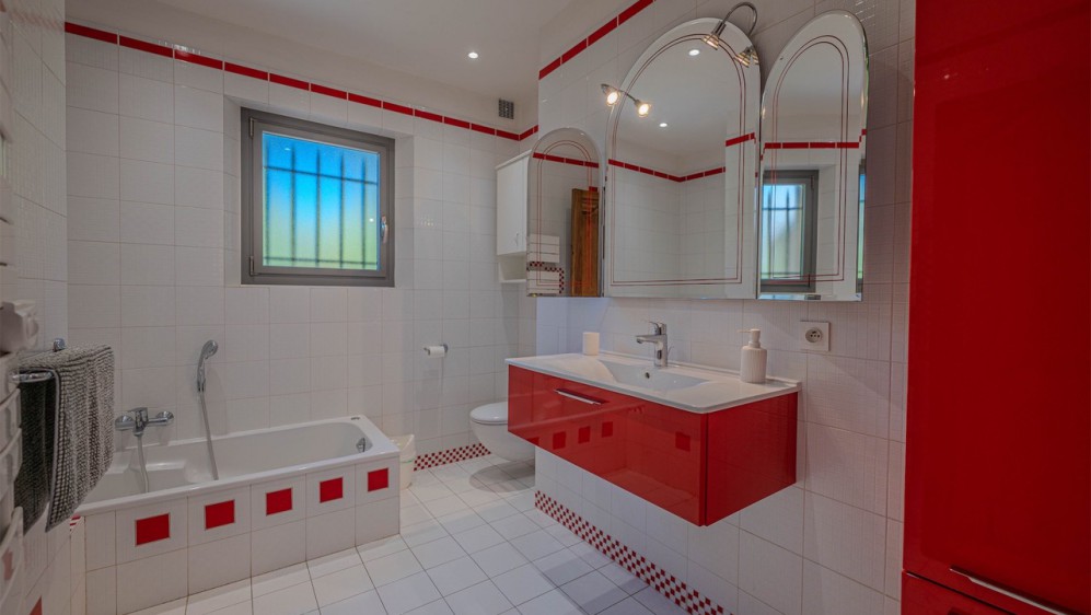 Karaktervolle villa op toplocatie met schitterend zeezicht en enorm potentieel - BUITENKANS!!!