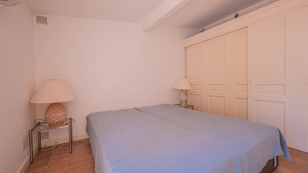 Characterful Provençal villa in coveted Semaphore, with sea views and endless potential