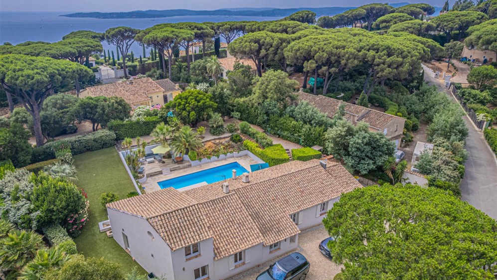 Buitenkans: modern Provencaalse villa op heerlijke locatie voor zeer scherpe prijs!