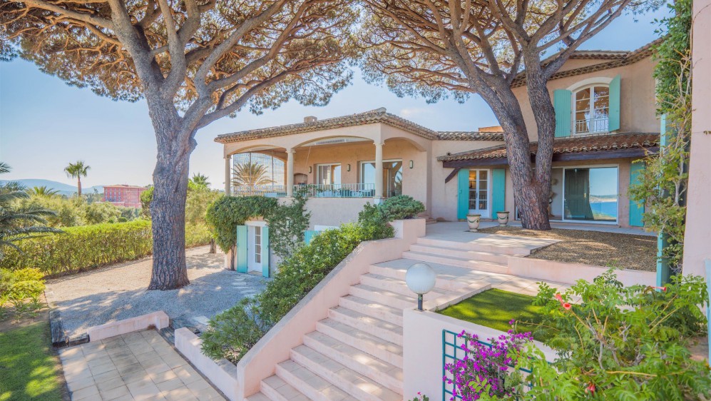 Luxury Villa with Exceptional Sea Views in Grimaud – Walking Distance to the Beach and Full Privacy