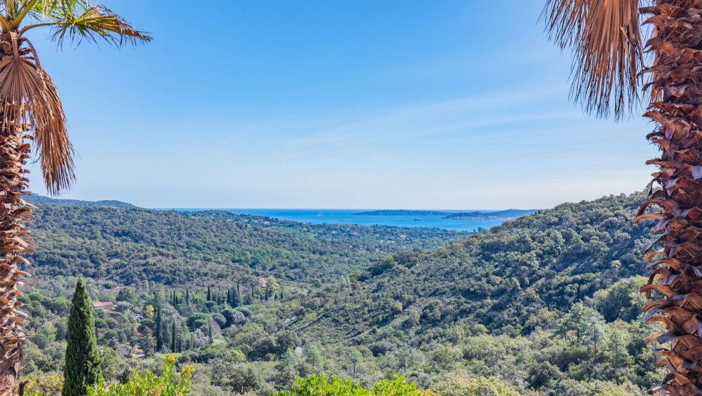 Stunning Modern Provençal Villa in Secure Estate with Breathtaking Sea Views