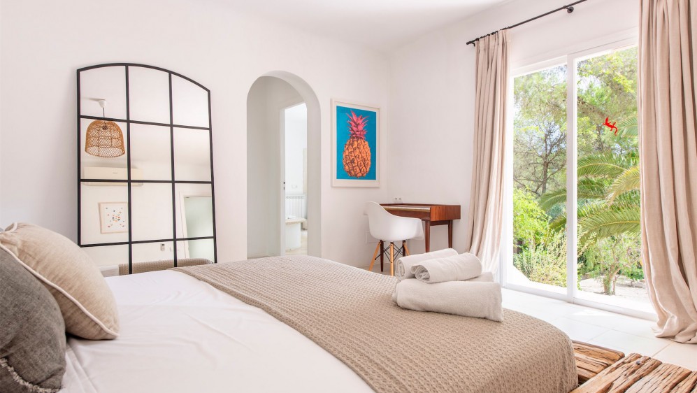 Charming Finca with Tourist Licence, Full Privacy and Strong Rental Potential Near Ibiza Town