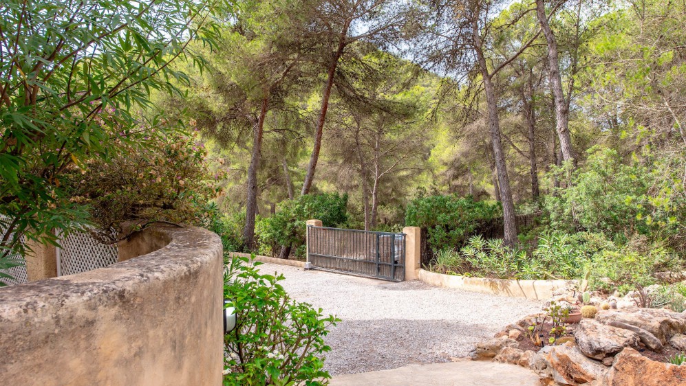 Charming Finca with Tourist Licence, Full Privacy and Strong Rental Potential Near Ibiza Town