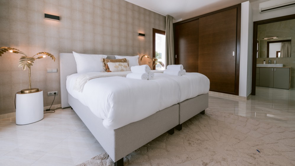 Luxury modern villa with lots of Privacy and Comfort, Close to the Beach and Ibiza Town