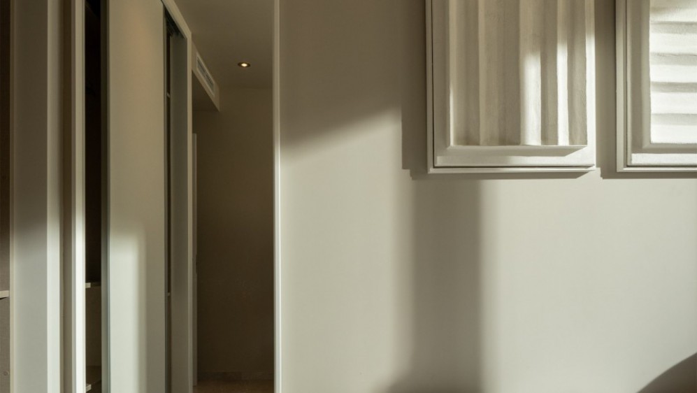 Modern en stijlvol Ibiza appartement in luxe complex aan zee voor interessante prijs!