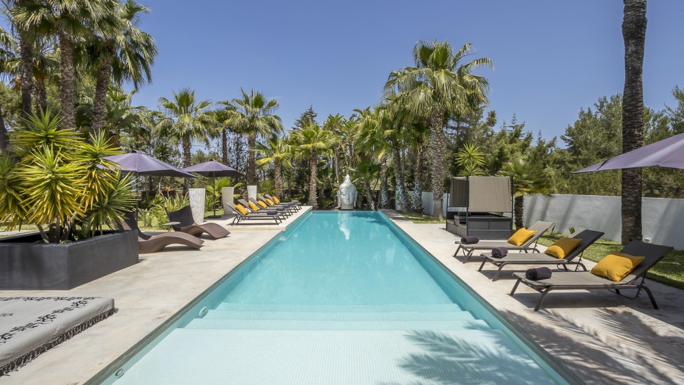 Amazing contemporary designer villa with full privacy and touristic rental permit